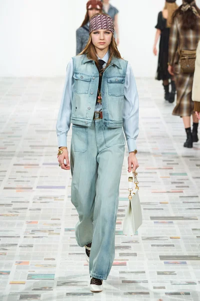 Look 30